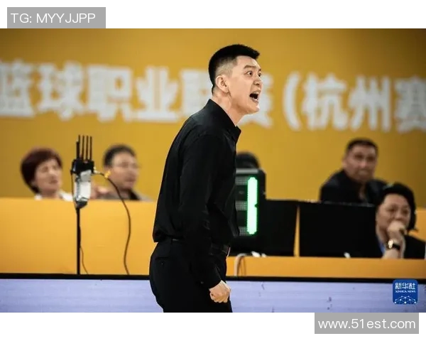 三裁判单节判罚三次技术犯规杨鸣背靠背吃T是否公正引发热议